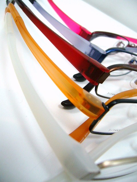 シンプル&機能的メガネ