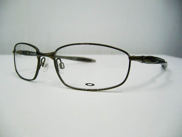 OAKLEYらしいメガネフレーム