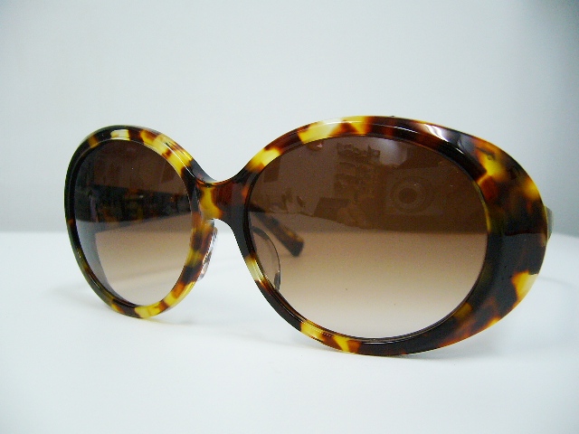 これまた大きなサングラス