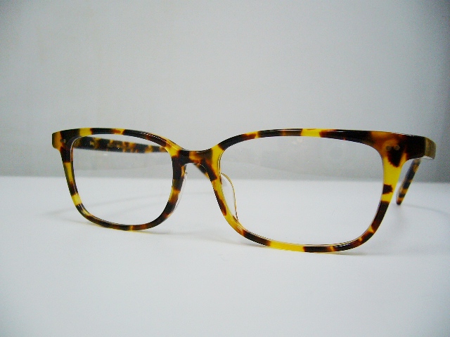 なんの変哲もないメガネに見えるメガネほど