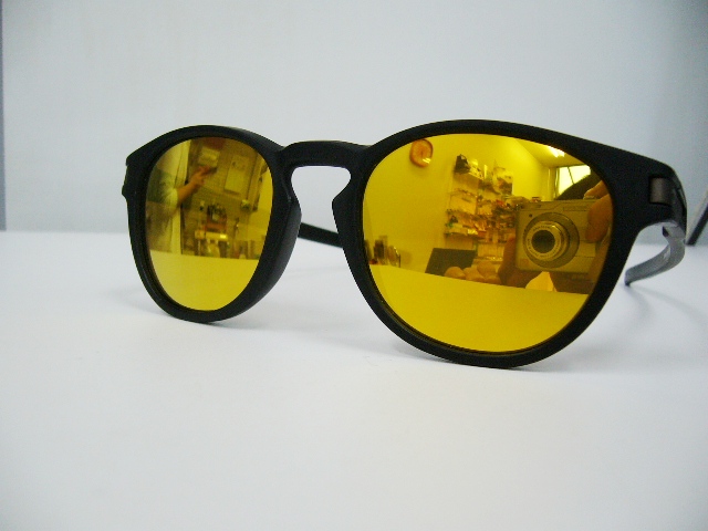 普段掛けだけどOAKLEYらしさ