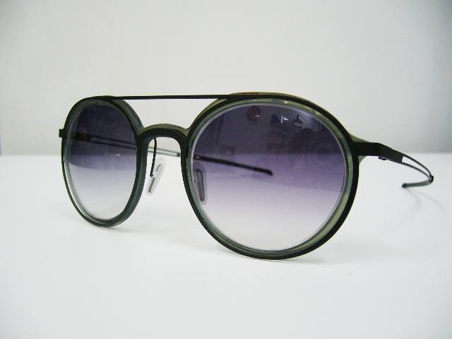 サングラスはインパクトも大事