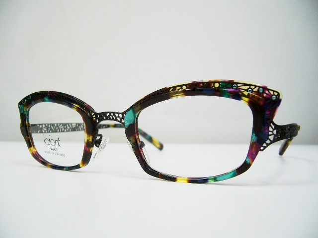 繊細で美しいデザイン。