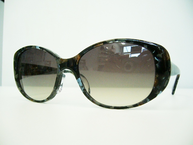 オシャレしつつ紫外線から目と肌を守りましょ。