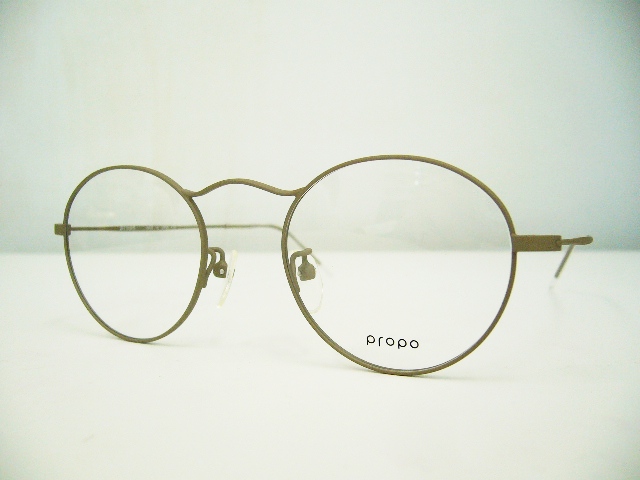 大人の色気漂うメガネ。