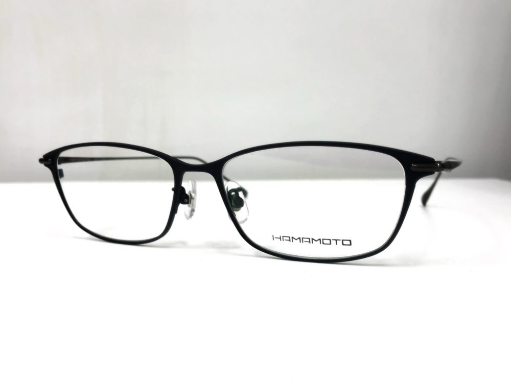 クセの無い上品なメガネ。