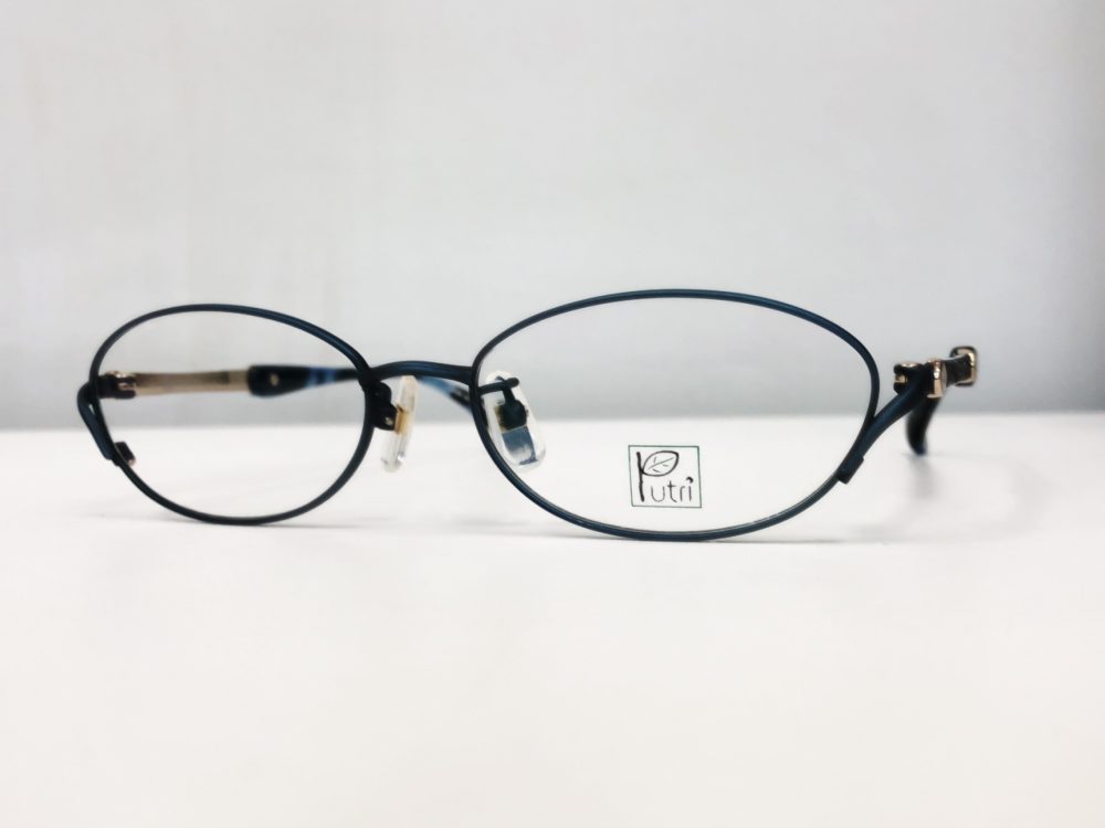 横顔にも華をそえましょう。