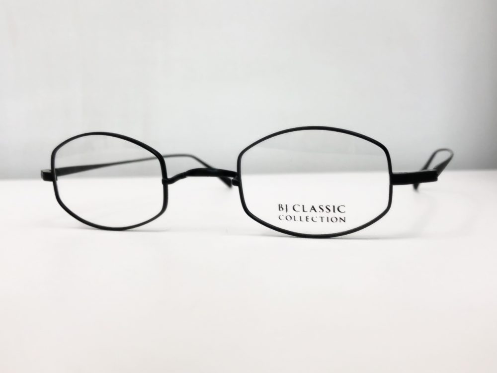 レトロ感あふれる雰囲気眼鏡。