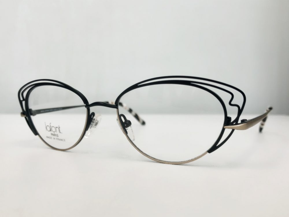 和装にも似合うメガネです。