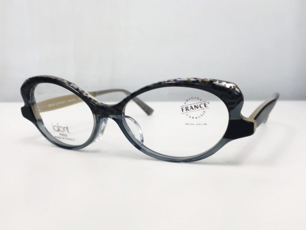 パズルのように組み立てる。