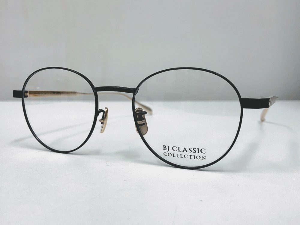 ”こなれ感”のある眼鏡。