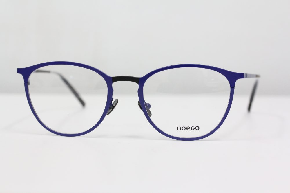 シンプルだけど存在感があるフレーム。