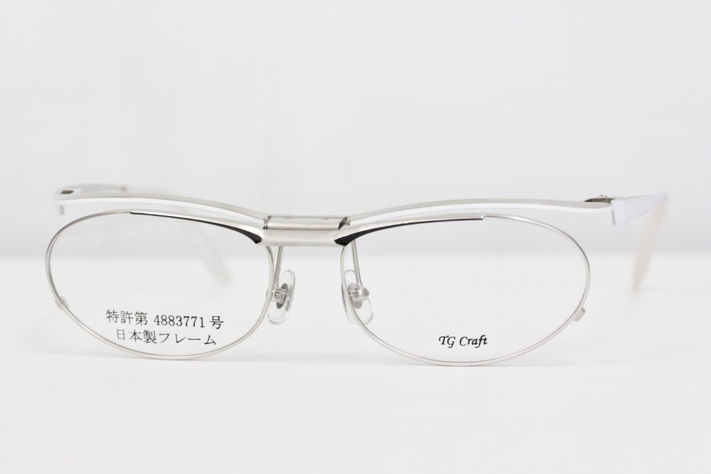 スタイリッシュな跳ね上げフレームです。