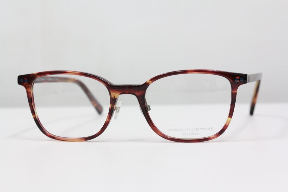 丸みのあるフレームが人気の今だからこそ。