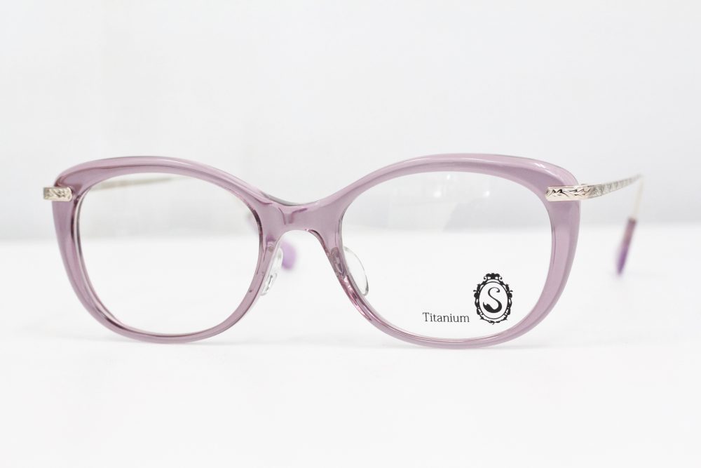 クリア系フレームの爽やかさにも惹かれます。