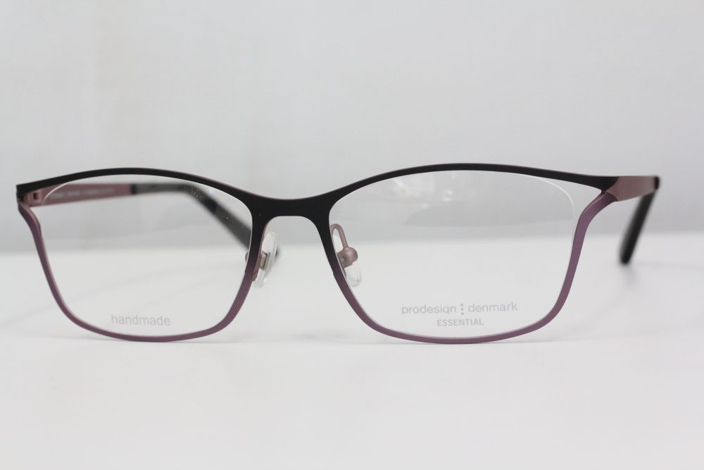 智元のスリットに注目。