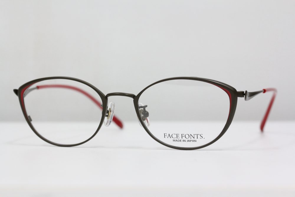 美しいフォルム、品のいいモデル。