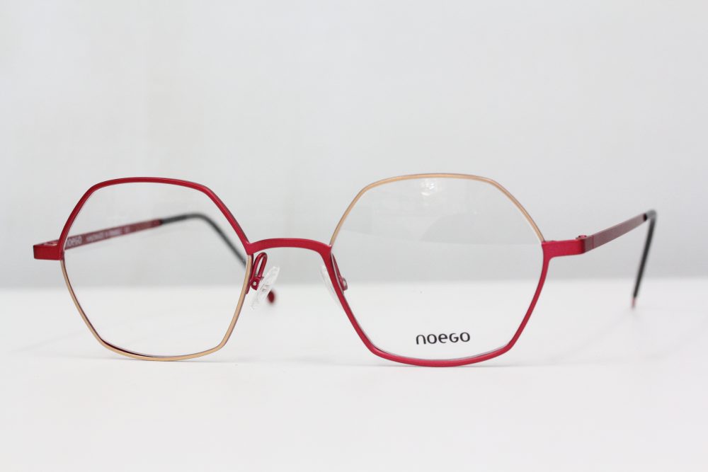 アシンメトリーなメガネ。