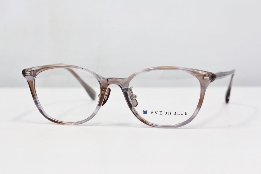 他とは一線を画すクリア系フレーム。