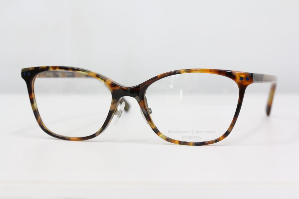 メガネ初心者の方にも人気の高いブランドです。