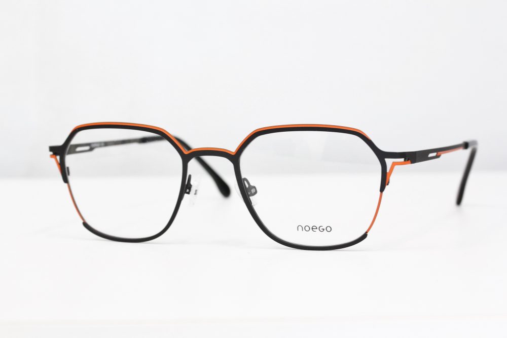 さりげなくサイバー感を。