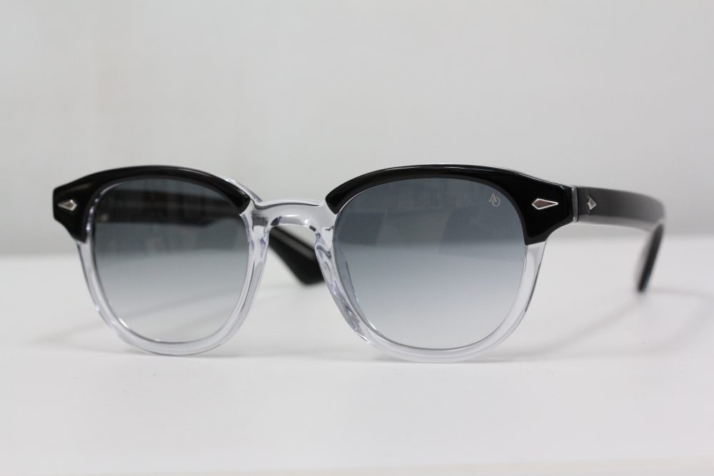 American Opticalの主力モデルの一つ。