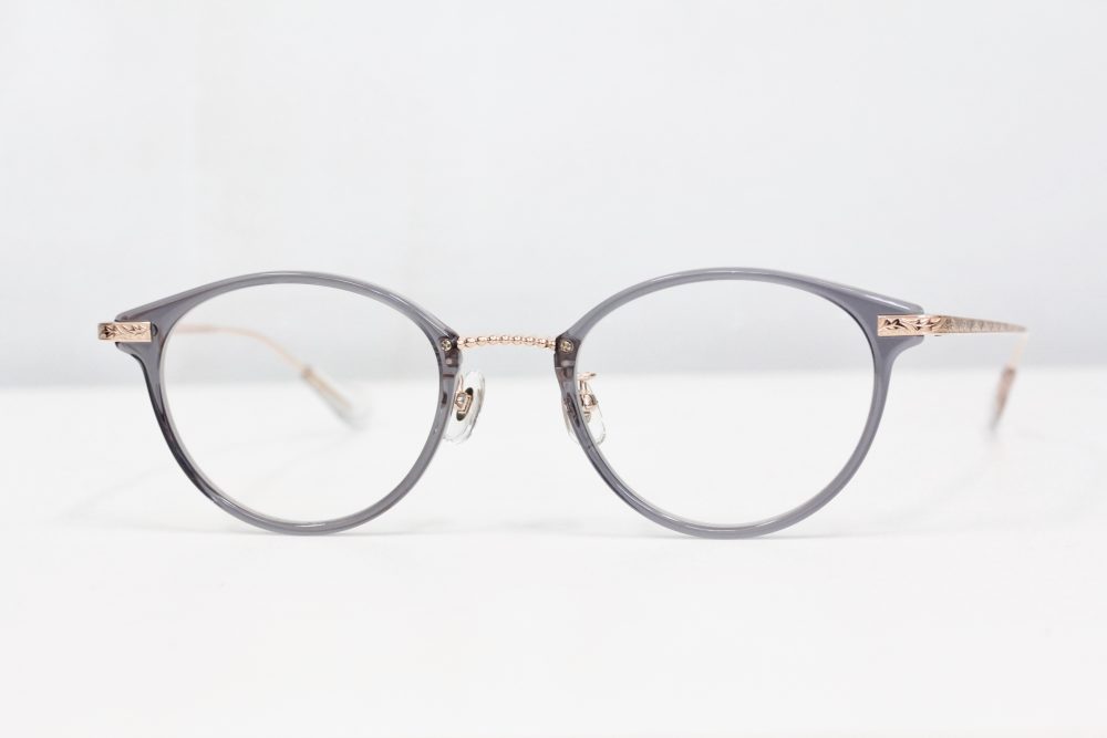 フェミニンな印象をプラス。