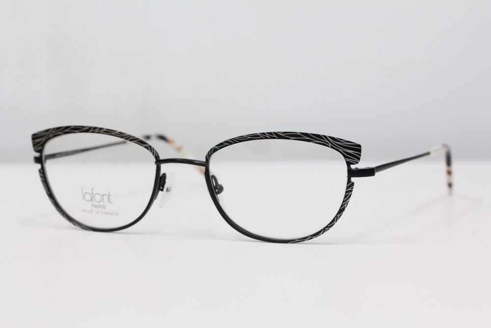 凛とした雰囲気を楽しんで。