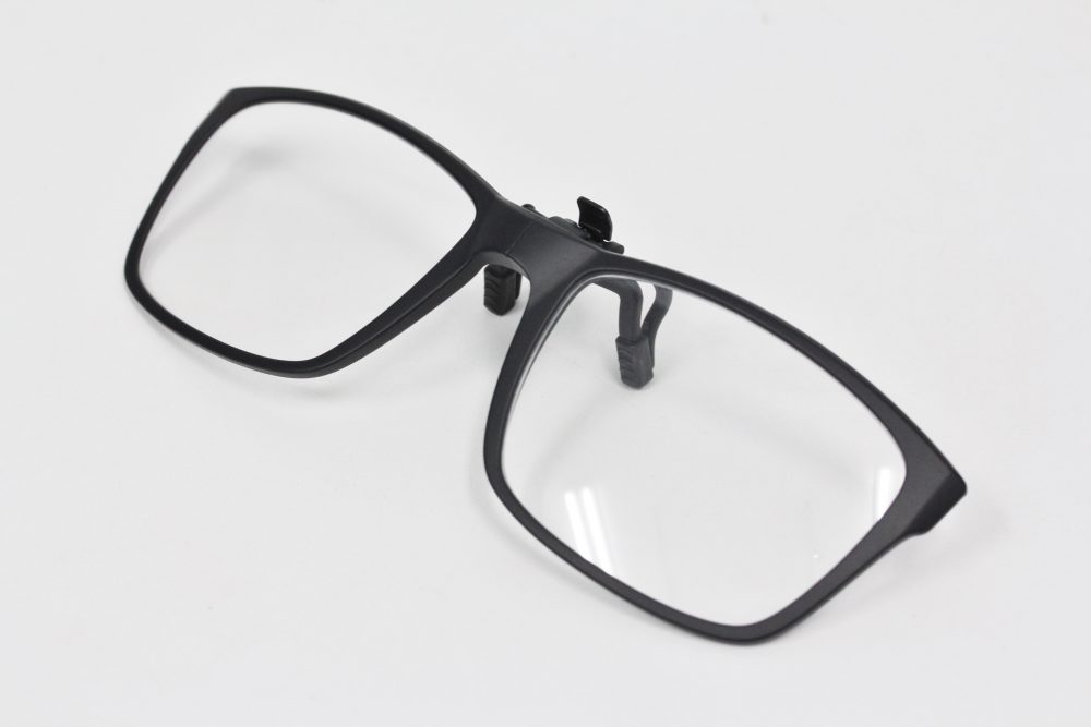 今持っているメガネに着脱できる「フリップアップフレーム」入荷！