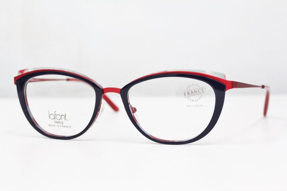 当店で圧倒的人気を誇るメガネです。