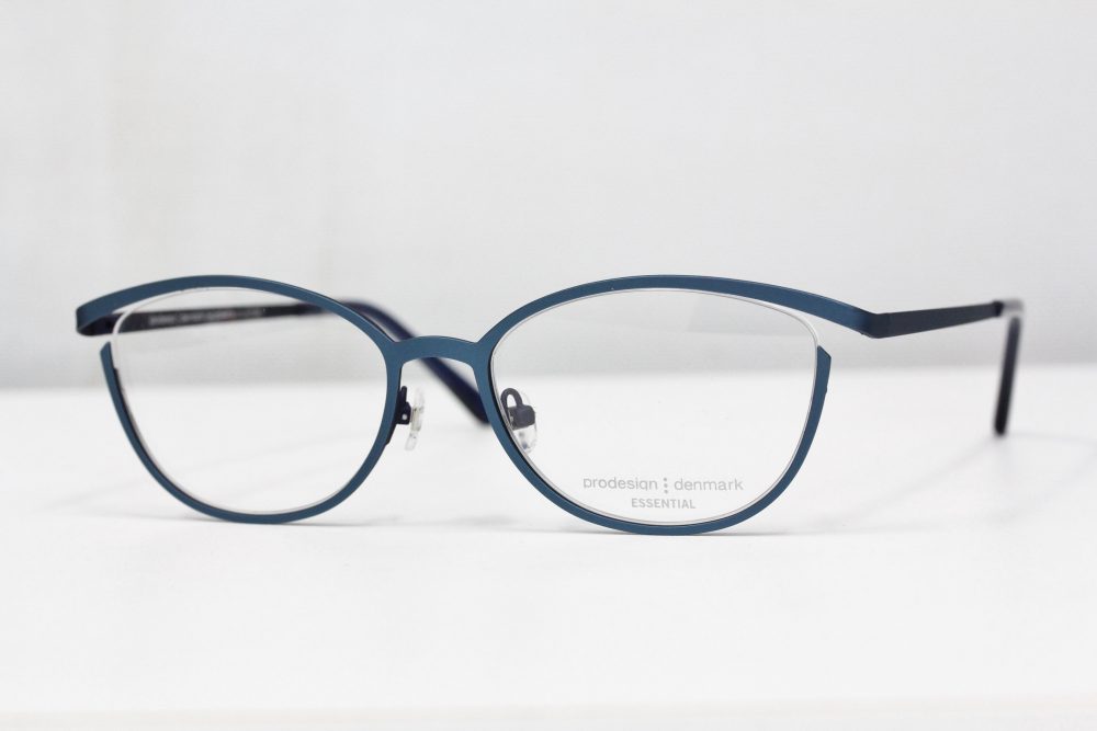 流し目のような。