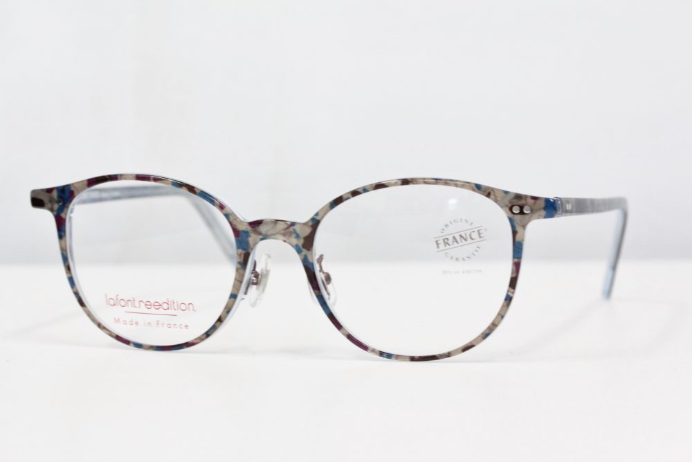 細リムでスッキリと。