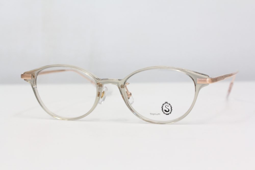 艶やかなフレーム。