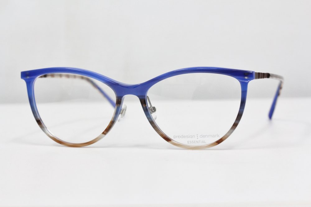 キュッと上がったラインがポイント。