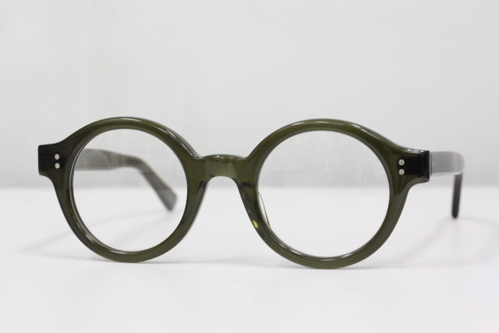 カーキカラー入荷しました。