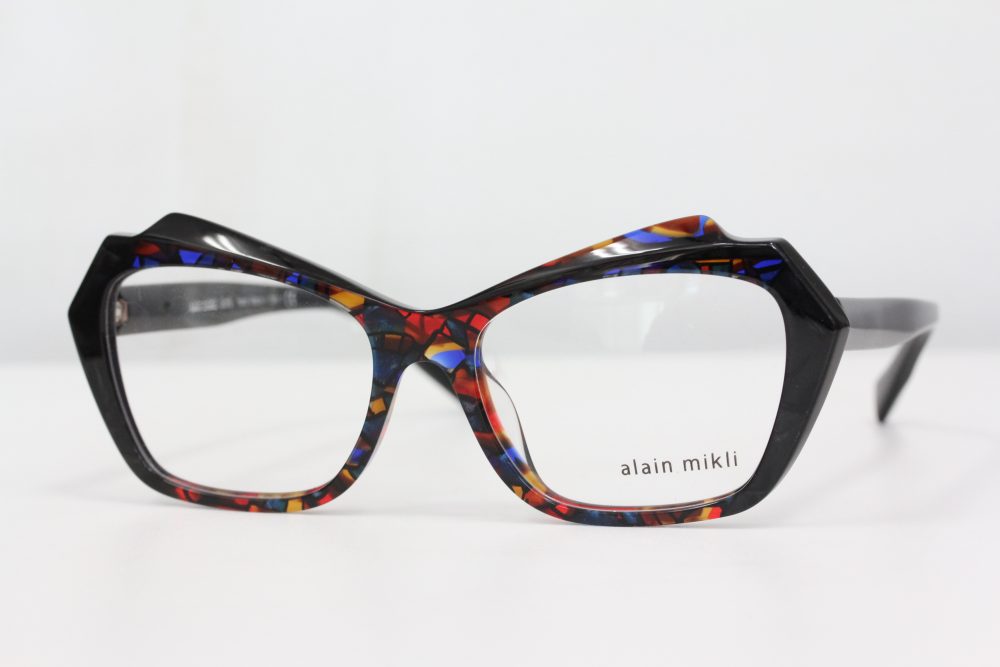 ステンドグラスの様な。