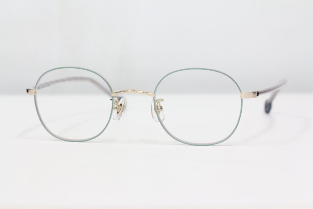 グレイッシュカラーを楽しむ。