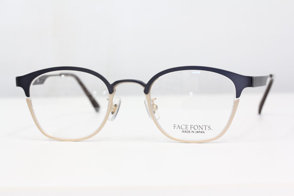 異なる２色の色合いが目を引きます。