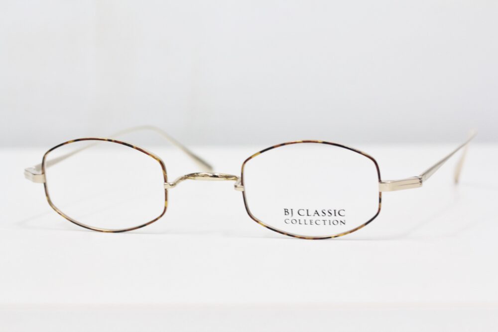 どんなシーンでも馴染んでくれるメガネ。