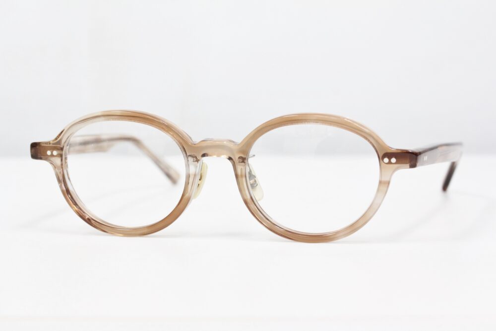 程よく主張するメガネを敢えてチョイス。