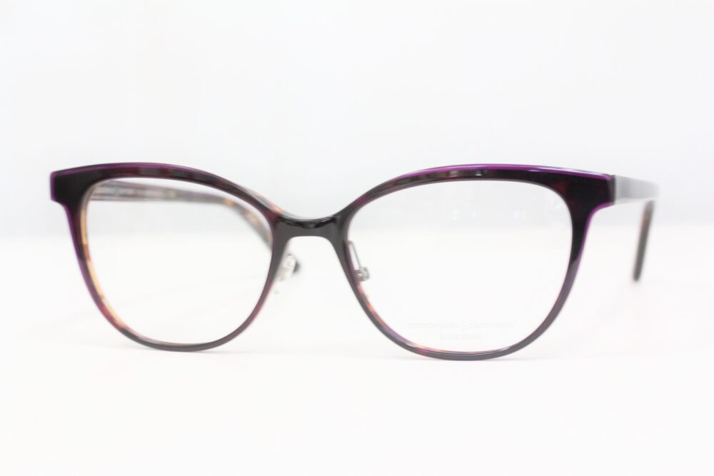 さりげない透け感を楽しみましょう。