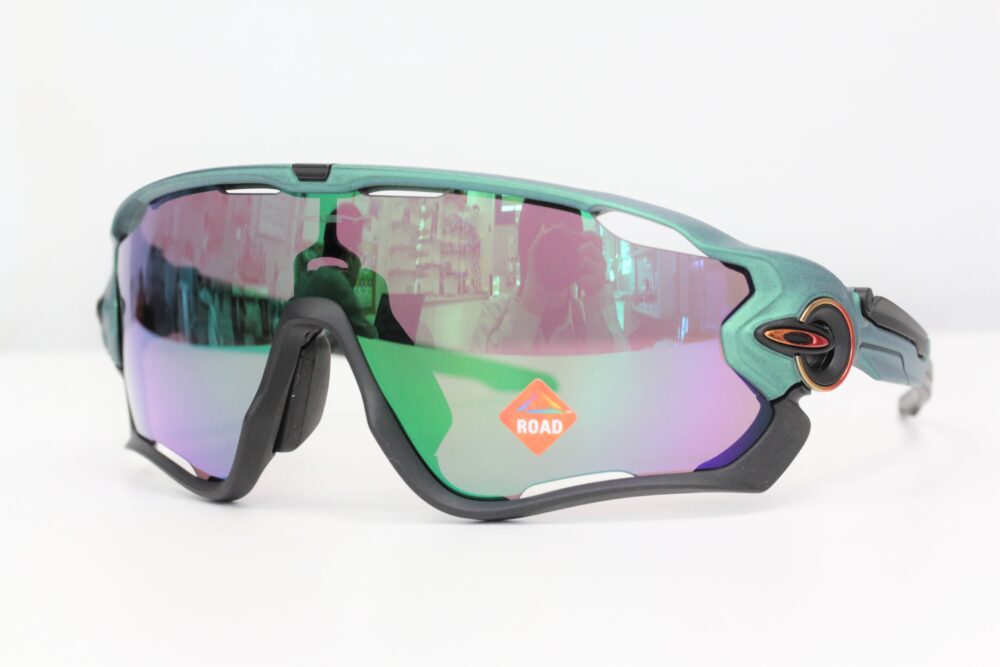 OAKLETのサイクリスト向けサングラス。