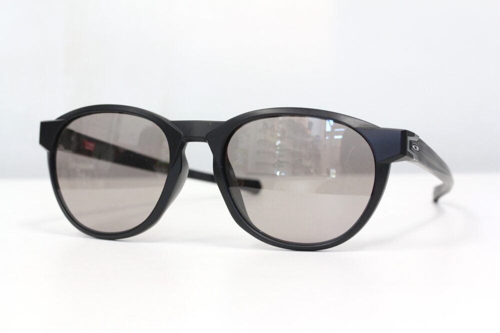 OAKLEYから新色レンズ登場です。