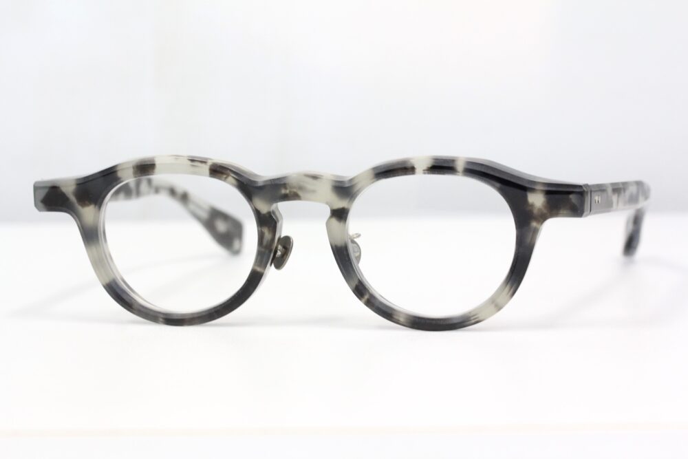 透明石膏を意味するSelenite。