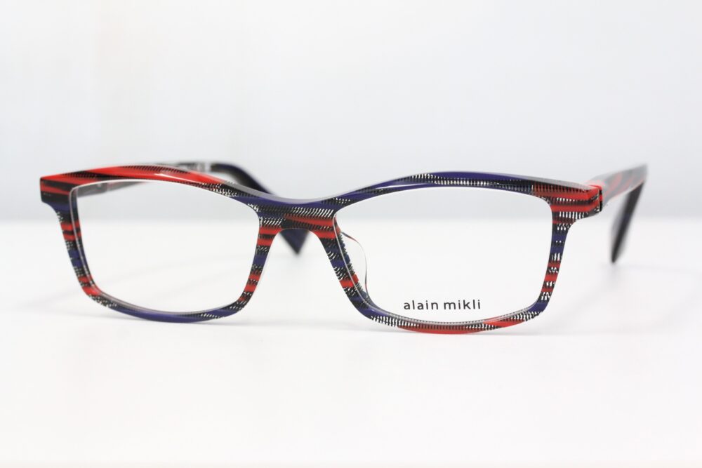 タイムレスなスクエア型の安心感。