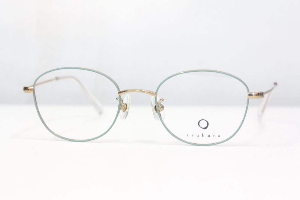 メガネ初心者の方でもスッと馴染むメガネです。