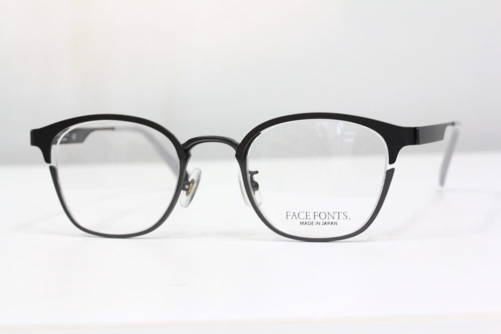 きちんと感を演出してくれるウェリントンフレーム。