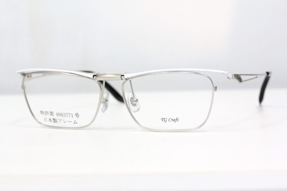 跳ね上げメガネ入荷しました。