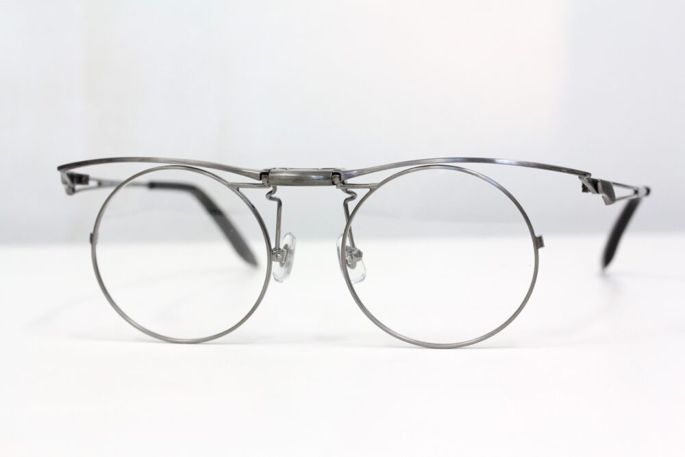 新作は丸眼鏡タイプで登場！