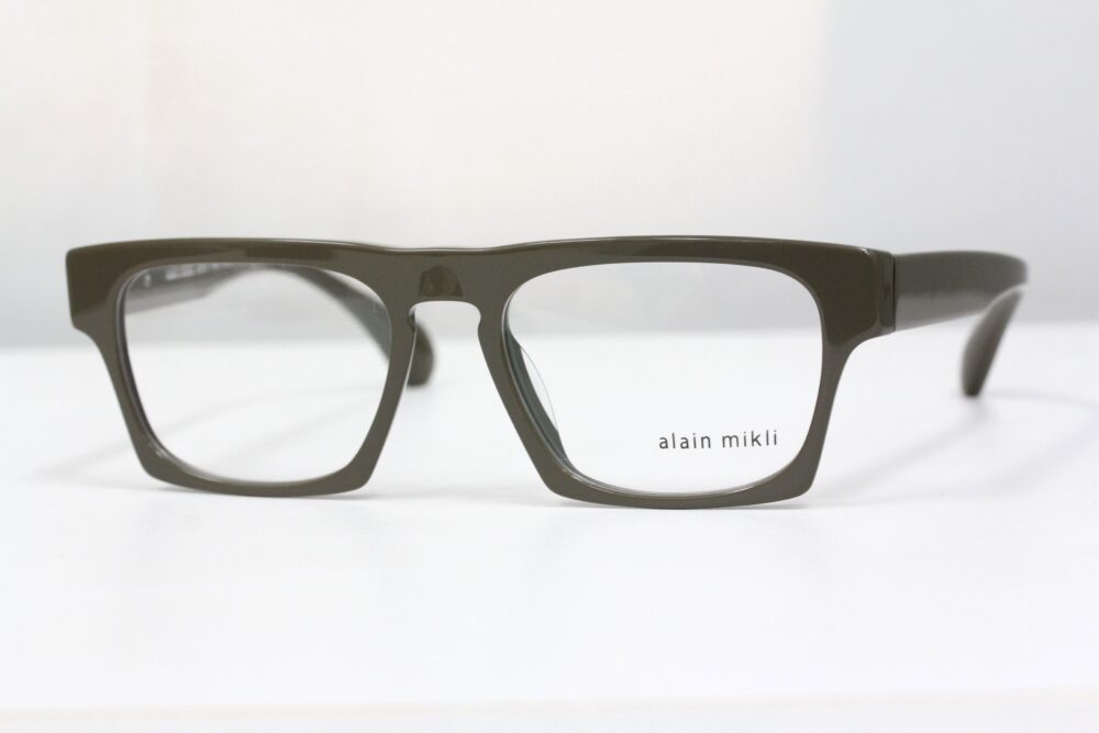 さり気ない魅せ方が秀逸なフレーム。